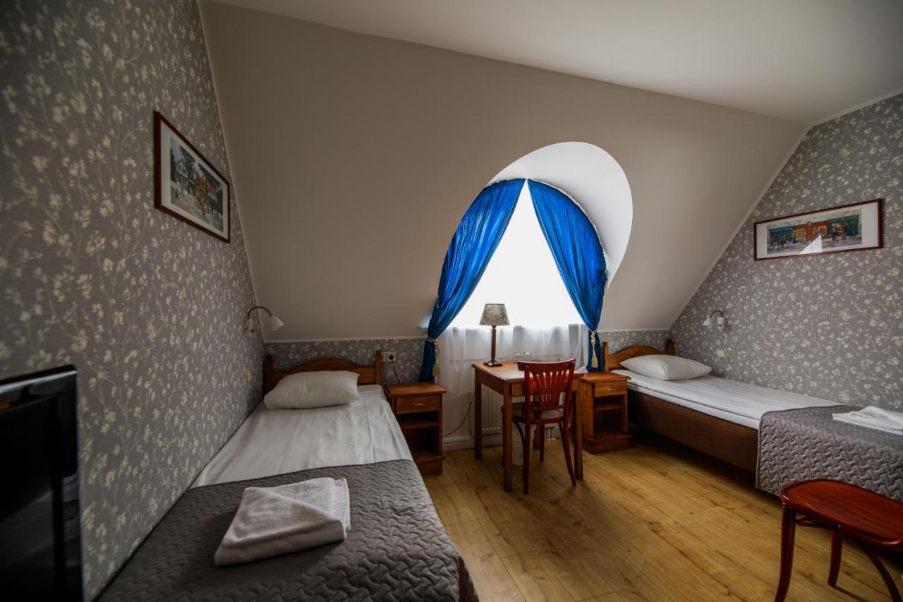 Manor Hotel