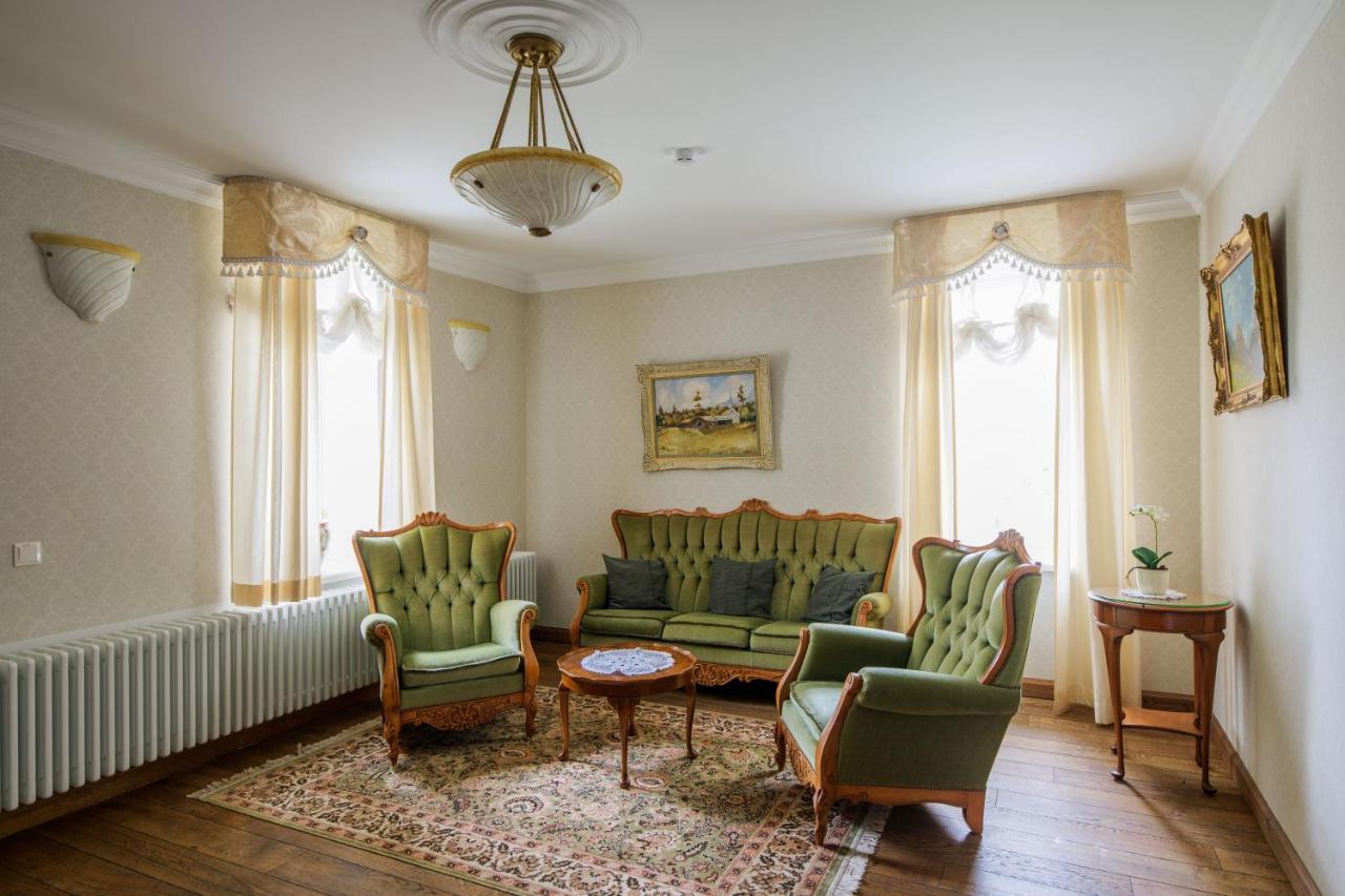 Manor Hotel