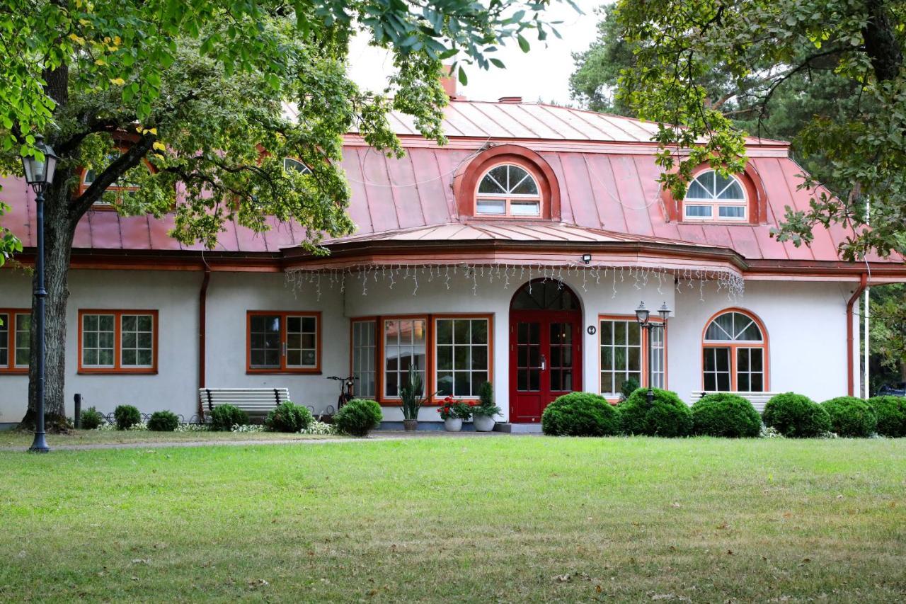 Manor Hotel